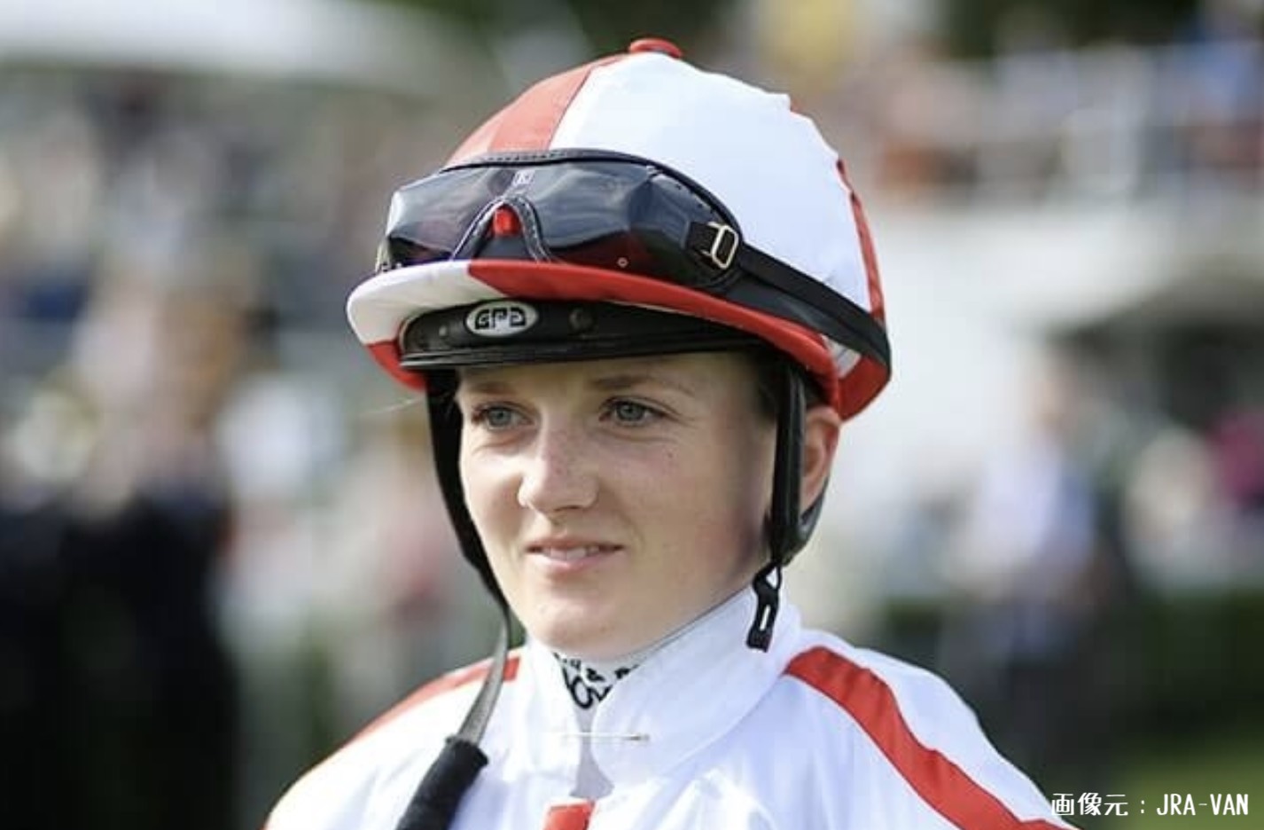 女性騎手のホリードイル騎手の写真画像